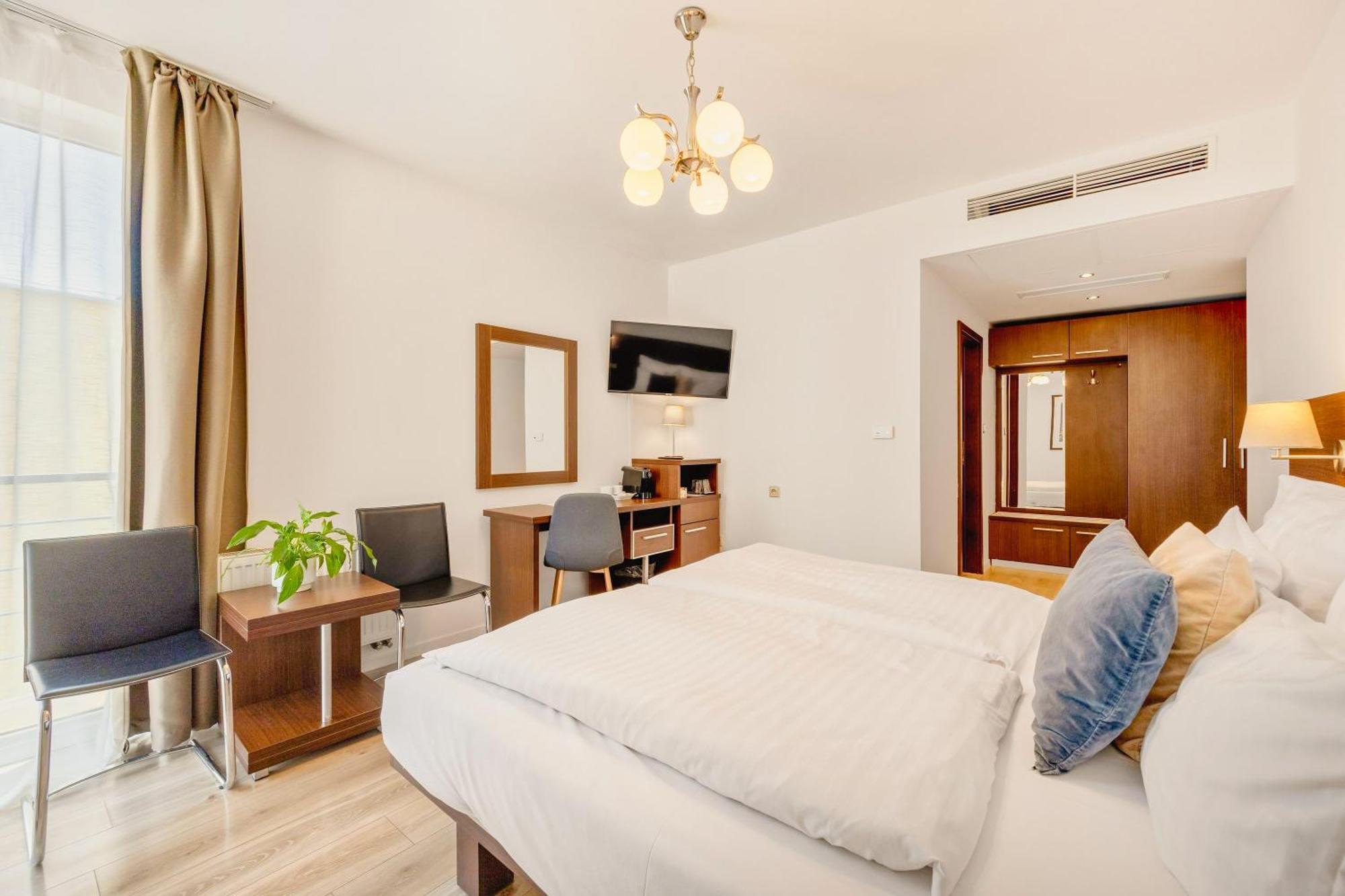 Hotel Antares 4*